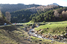 Arribant a la carretera de Zuriza a Linza.