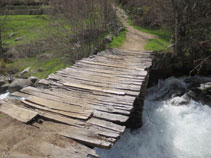 Pont de fusta.