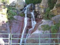 Pont sobre la cascada de Lalarri.