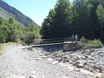 Pont sobre el barranc de Los Churros i el riu Cinca (terreny perillós si hi ha crescudes de rius).