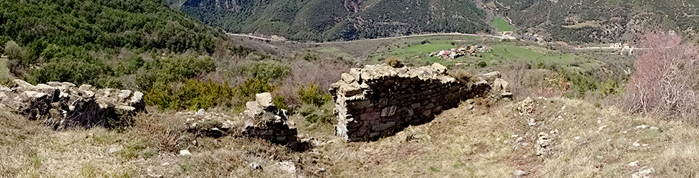 Malmercat i el castell d´Arcalís des de Sort