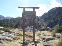 Encreuament del GR 7 per anar cap al coll de Montmalús.