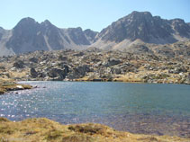 Llac sense nom entre l´estany de Meligar i l´estany de les Fonts.