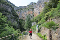 Primer tram de terra que ens  dóna accés al canyó.