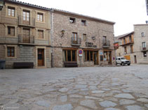 Plaça de l´església de Santa Maria de n´Hug.