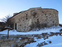 Arribem a l´ermita de la Mare de Déu de Bell-lloc.