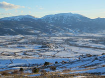 Vistes cap a les estacions d´esquí de la Molina i la Masella amb la Tosa d´Alp.