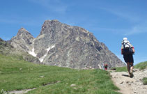 Des del coll de Soum de Pombie gaudim d´una bonica vista del Midi i del refugi de Pombie.