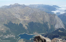 Vistes del llac de Bious-Artigues des del cim.