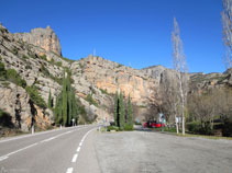 Àrea de descans de la Font de la Figuereta, a la dreta de la carretera pujant per la N-260.