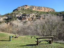 Alguns bancs ens permeten descansar i observar relaxadament l´entorn.