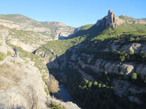 La Noguera Pallaresa al fons de la vall.