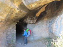 Entrant a la cova de la Serpent.