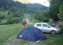 Zona habilitada per deixar vehicles, just al costat del pont de Perosa.