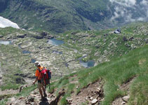 Baixant del pic de la Pala Clavera cap a la bretxa de Clavera.