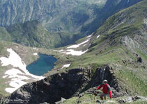 Des del pic del Mont Valier hi ha unes vistes esplèndides cap al Tuc des Hèches i els estanys Rond i Long.