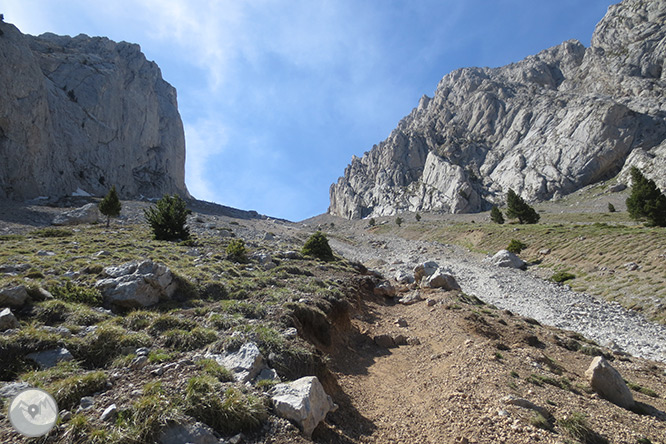 Pedraforca (2.506m) pel coll del Verdet i l