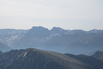 Puigpedrós de Lanós (2.842m) i Coma d’Or (2.826m).