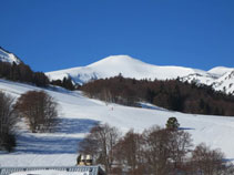 L´arrodonit pic de Tarbésou ben nevat.