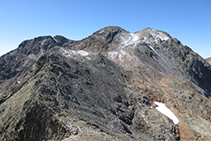 Des del cim del Montcalm gaudim de vistes precioses de la Punta Gabarró, la Pica d´Estats i el pic Verdaguer.