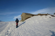 Cabana de pedra i ciment.