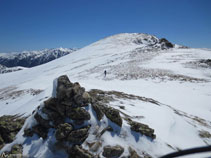 Des de l´avantcim del Nérassol (cota 2.594m) ja veiem, a l´E, el pic de Nérassol.