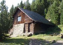 Una altra casa tancada, aquí la pista fa un gir brusc de 180º.