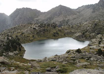 Mirada enrere cap a l´estany de la Llastra.