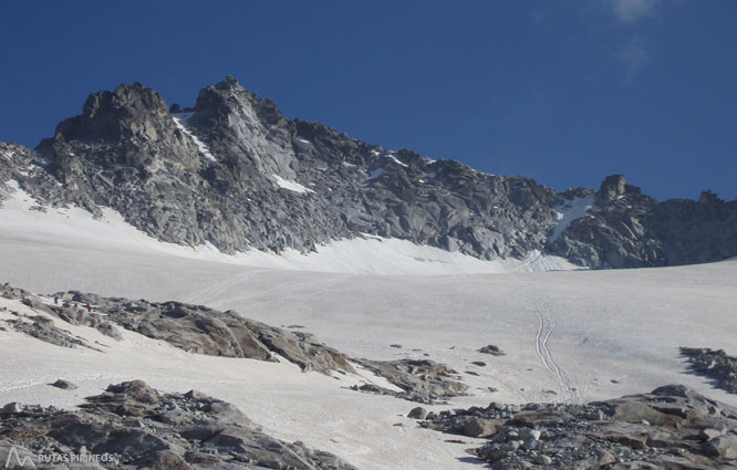 Maladeta Oriental (3.308m) i pic Abadías (3.271m) per la Renclusa 1 