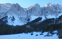 Prat de Cadí amb les canals del Cristall i de l´Ordiguer ben a prop.