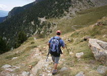 La Vall de Núria es troba en un espai privilegiat situat a 2.000m d´altitud sobre el nivell del mar i està envoltat de muntanyes que superen els 2.800m: Puigmal, Segre, Finestrelles, Noufonts, Noucreus,...