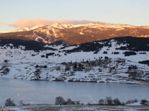 Vistes del llac i el poble de Puyvalador