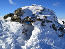 Cabana al cim del Roc de Madres