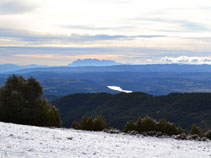 Pantà de Sant Ponç amb Montserrat al fons