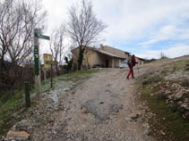 Iniciem la ruta a costat d´un panell indicatiu i l´escola de Canalda