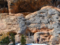 Les Coves dels Moros ens queden per sobre a la nostra dreta