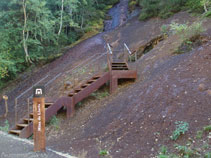 Escales d´accés a l´entrada de la Mina de Llorts.