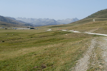 Vista cap al Pirineu axial des del pla de Beret.