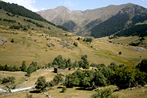 Fora de la ruta base: deixant enrere el poble abandonat de Montgarri.