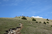 La creu del cim del Taga és ben visible.