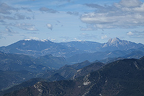 Vistes de la Gallina Pelada, Port del Comte i el Pedraforca (a l´O).