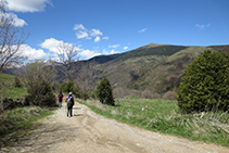 Baixem per la pista.